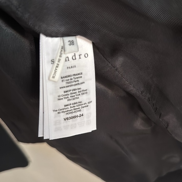 Sandro Black and White Blazer with Cropped Style and Elegant Pattern - Picture 6 of 7